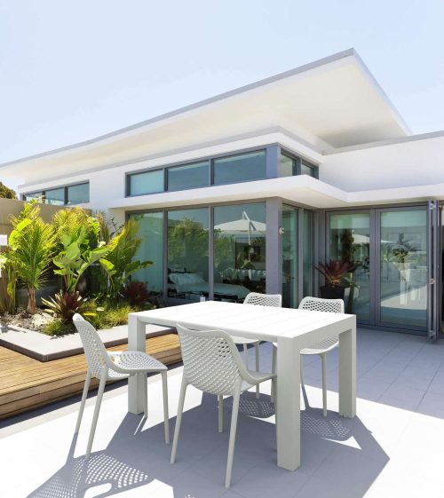 Indoor-outdoor seating